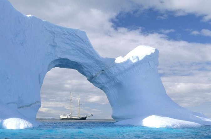 Nave Antartide